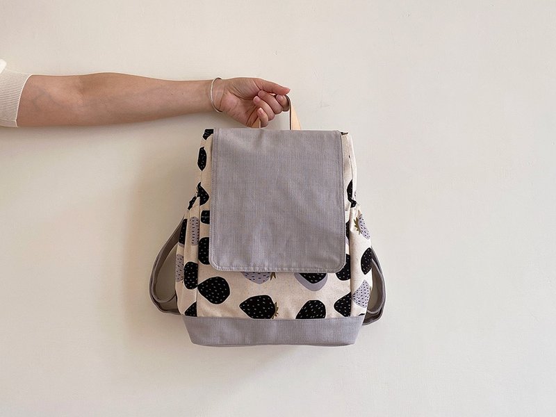 手工黑草莓图腾绵布缀有牛皮后背包 - 后背包/双肩包 - 棉．麻 白色