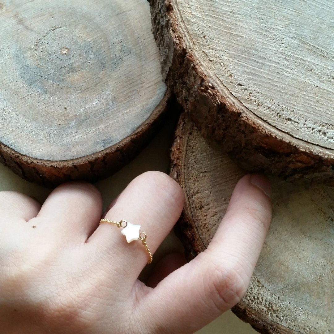 Please provide size when order - gold-plated/silver-plated chain ring with star shape mother pearl新款镀金/链 白色星星贝母软戒指 - 戒指 - 宝石 白色