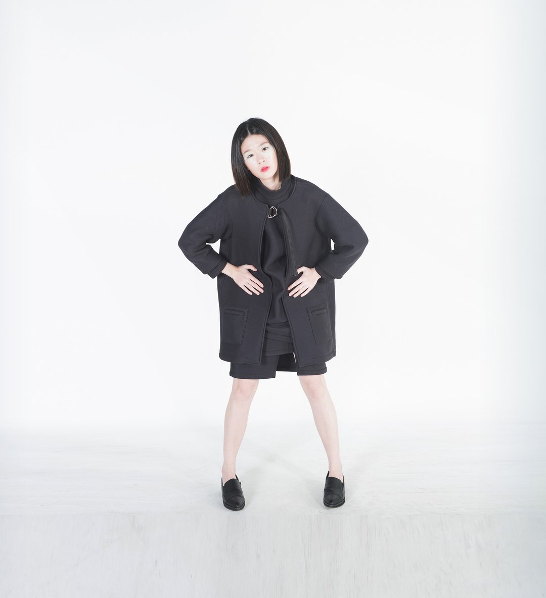 Zita 宽版伞状太空外套 - 女装休闲/机能外套 - 其他材质 黑色