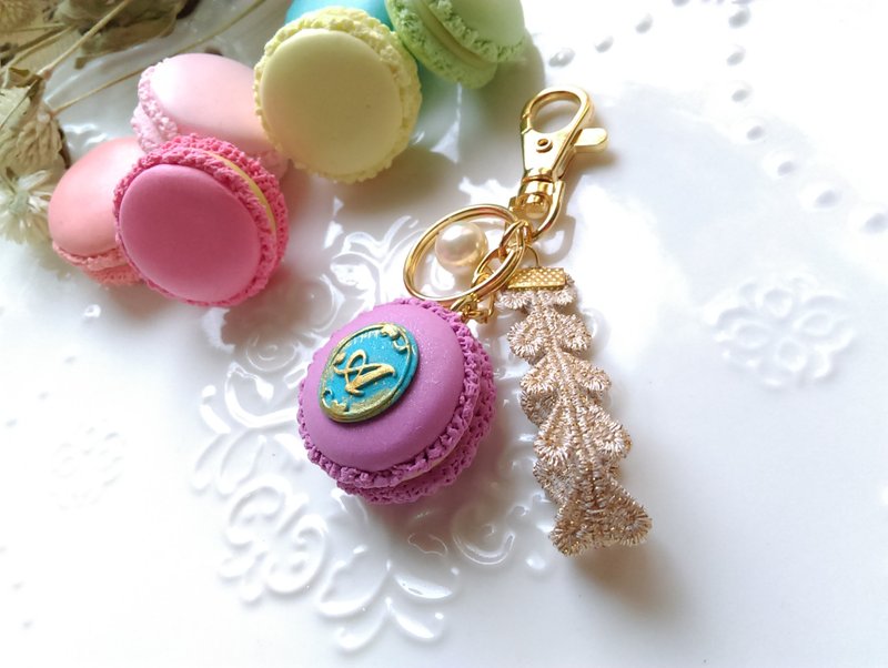 {Lady Park}．可订制英文字母．巴洛克字母．甜蜜珠光马卡龙．婚礼小物 工商礼品．{送．含盒包装} - 钥匙链/钥匙包 - 纸 多色