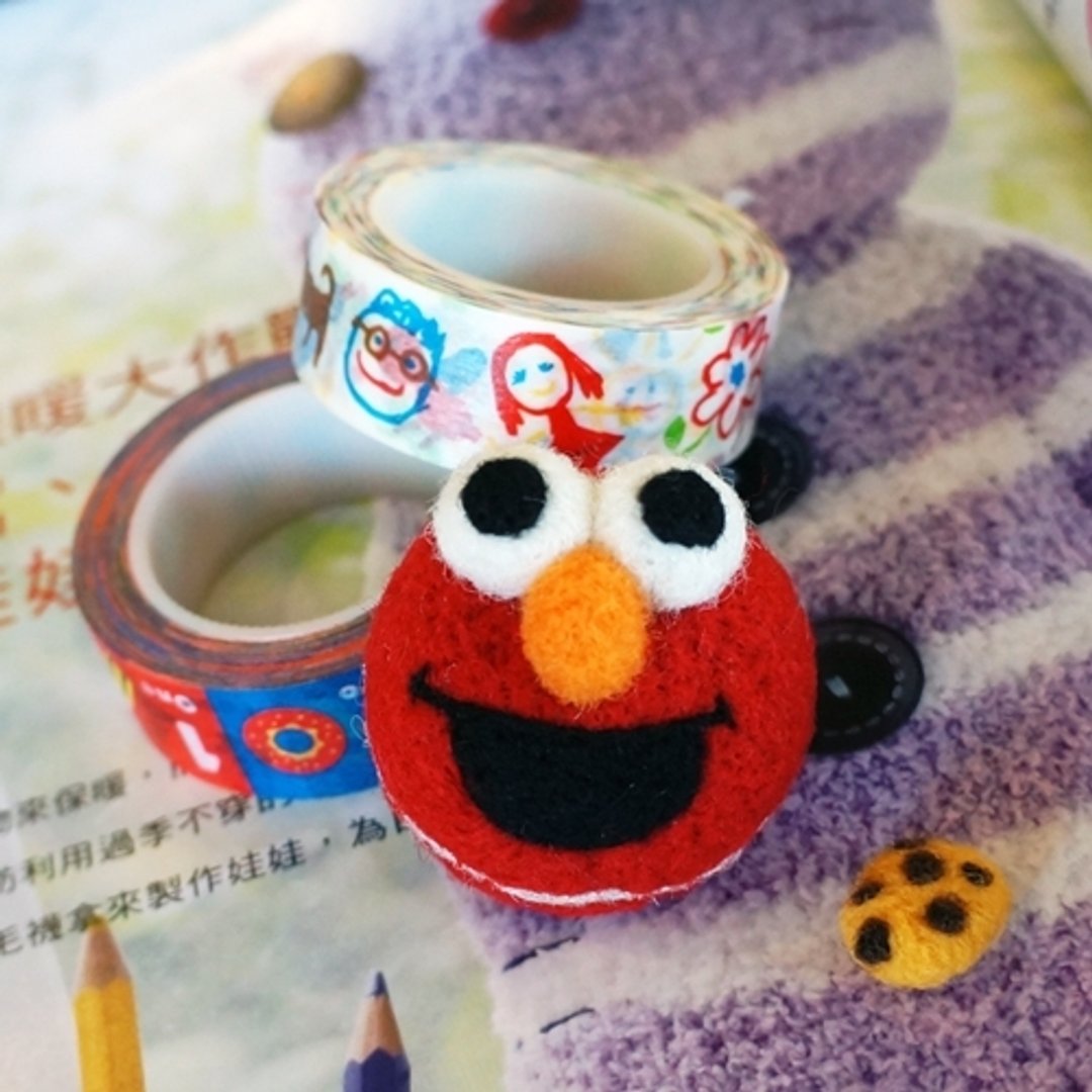 Hanju's羊毛儿。手作 DIY 红色大眼怪兽 马卡龙系列 羊毛毡 手机吊饰/防尘塞/强力磁铁 - 玩偶/公仔 - 羊毛 红色