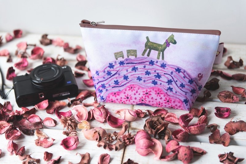 克里斯多插画小船包-小木马与彩色花圈(紫) - 化妆包/杂物包 - 其他材质 紫色