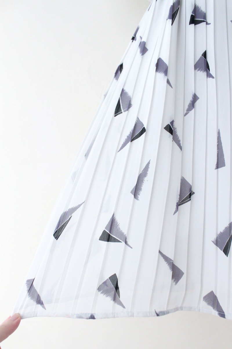 【RE0827D503】早秋清新复古几何图形米白色短袖古着洋装 - 洋装/连衣裙 - 其他材质 白色