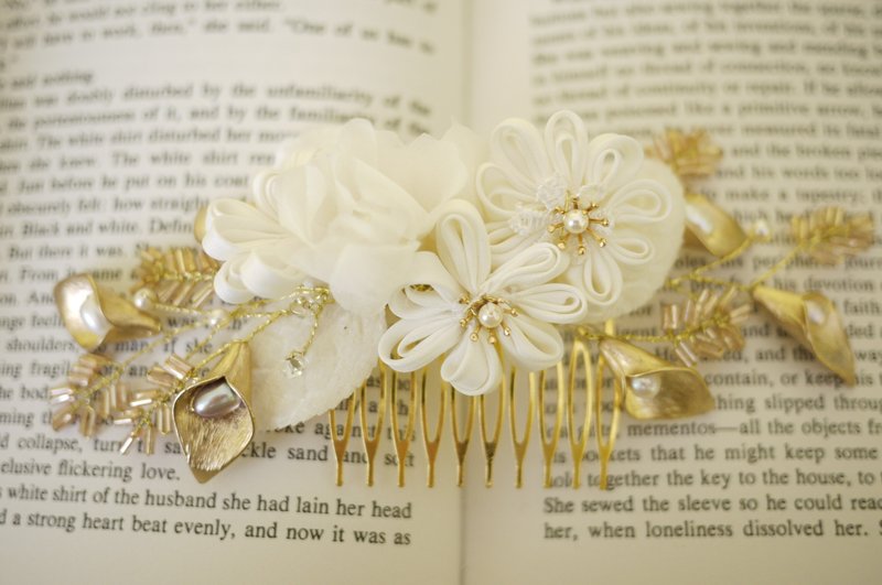 《Being of Love》白色小菊配金色支蔓新娘头饰／包金百合花枝蔓结婚发饰 ／ 西式婚礼 - 发饰 - 其他材质 白色