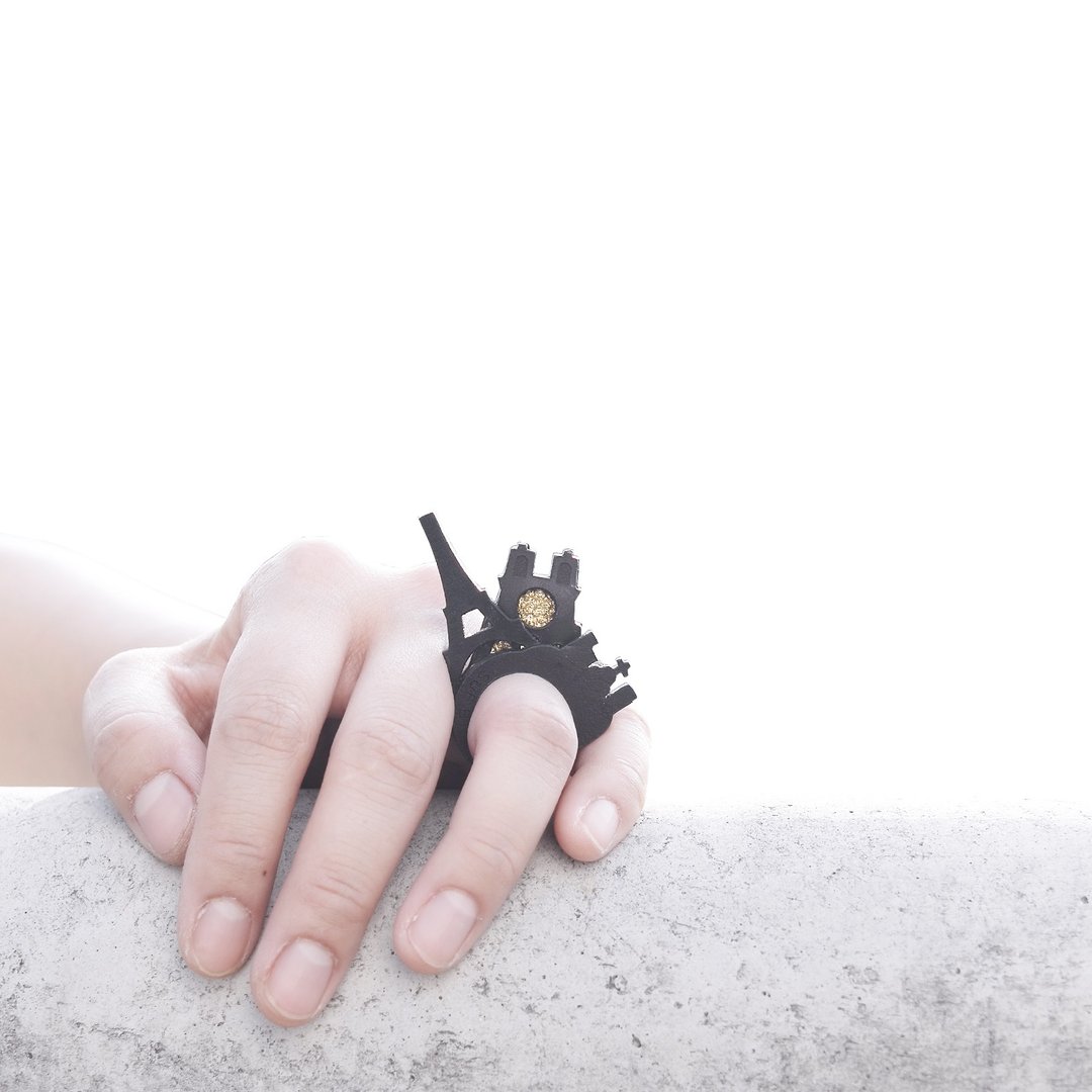 SUE BI DO WA - 手工制作皮革并合手织戒指-Paris 100% handmade leather mix with yarn Ring(Paris) - 戒指 - 真皮 黑色