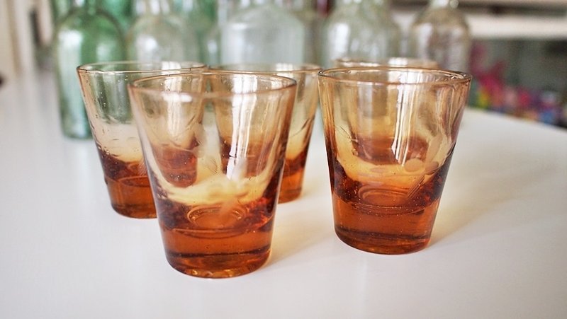 Vintage老货◇焦糖琥珀色老酒杯5个◇玻璃杯/摄影道具/老品 - 茶具/茶杯 - 其他材质 咖啡色