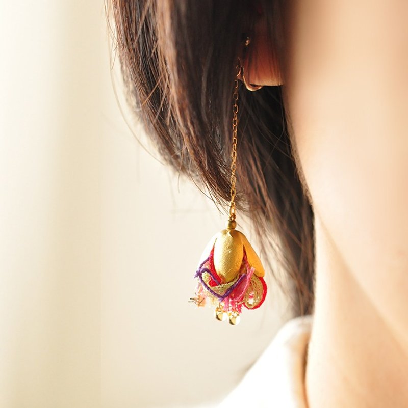 缎带流苏小花长耳环 / Ribbon tassel earring - 耳环/耳夹 - 玻璃 粉红色