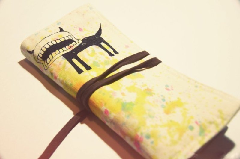 新手感水彩风格笔袋-假牙怪物 - 铅笔盒/笔袋 - 棉．麻 黄色