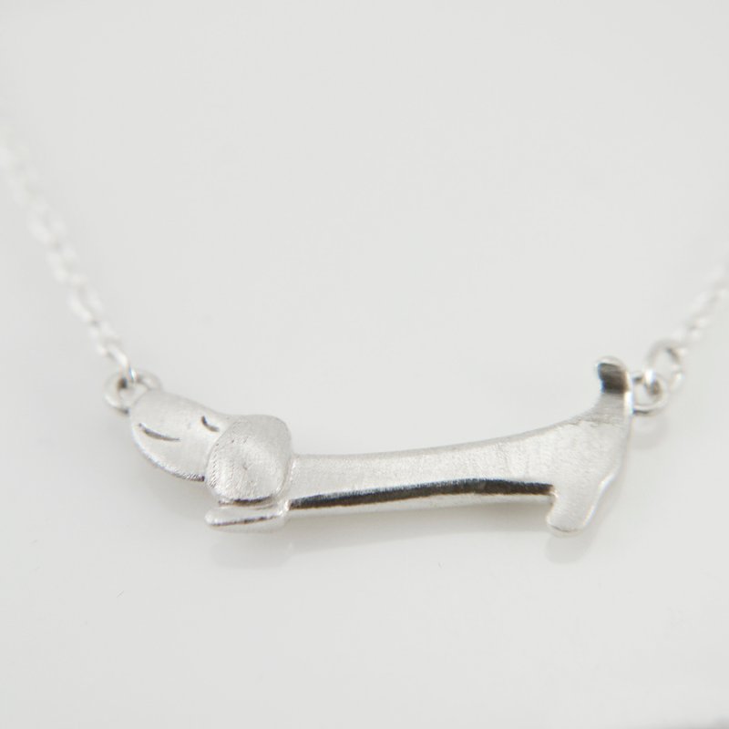 出清品│毛孩子-伸懒腰的肠肠-腊肠狗项链 宠物手作饰品 - 锁骨链 - 其他金属 银色