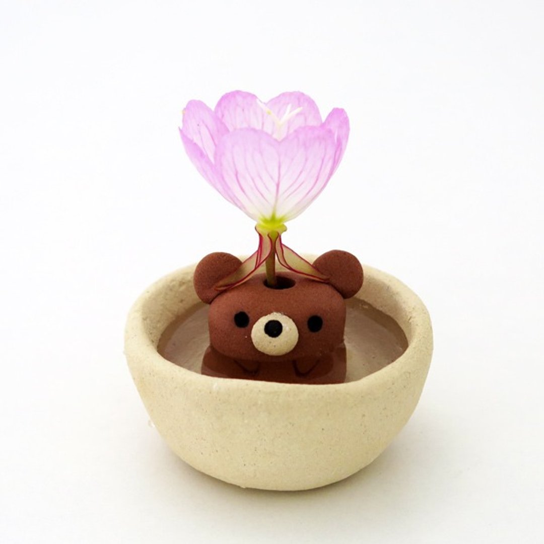 The single-flower vase of little bear type "Bathtime of koguma" Bear figurine Animal sculpture 小熊一輪挿し - 植栽/盆栽 - 其他材质 咖啡色
