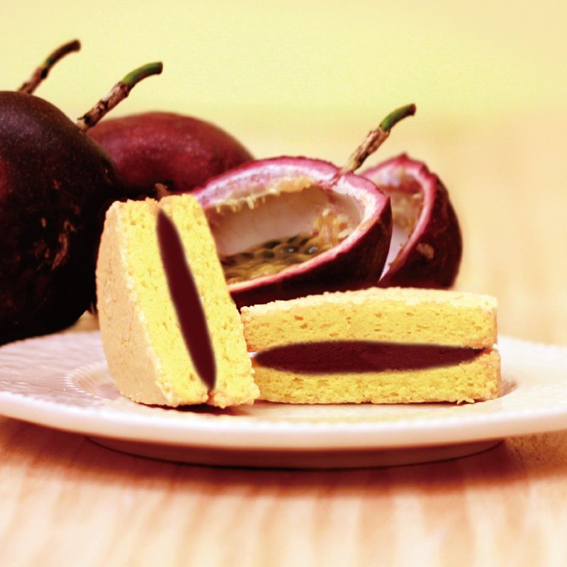 ★ 百香果达克瓦兹 ★ 【 The Harvest ∞ 麦田⊙ 法式甜点 】DACQUOISE 法国百年甜点 由高级进口杏仁粉制作，似马卡龙但又不会甜腻，外酥内软充满天然杏仁香气 + 100%百香果原汁+法国70%巧克力内馅，酸酸甜甜的好滋味~ - 蛋糕/甜点 - 新鲜食材 橘色