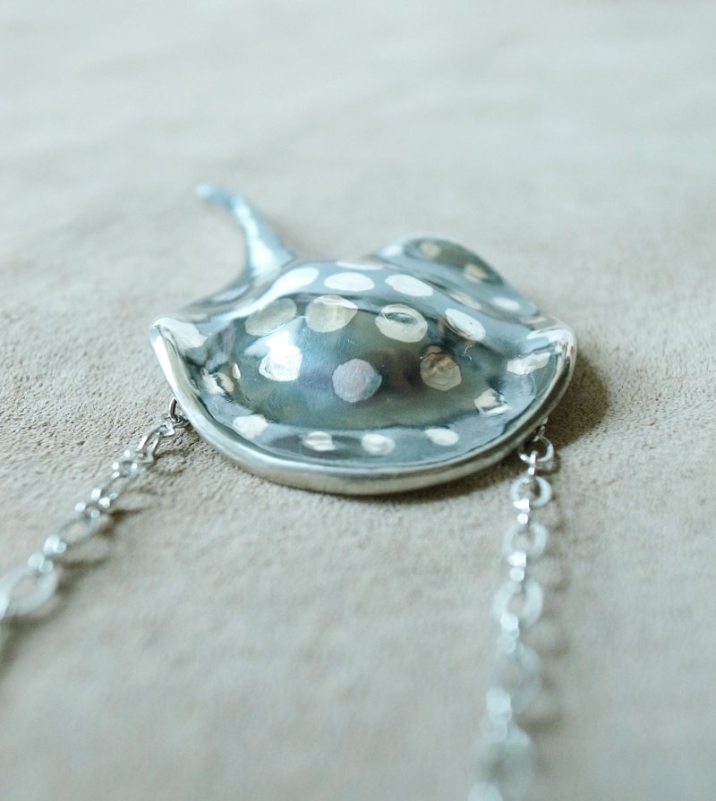 川手夏天【神秘珍珠魟】纯银项链 - 项链 - 其他金属 黑色