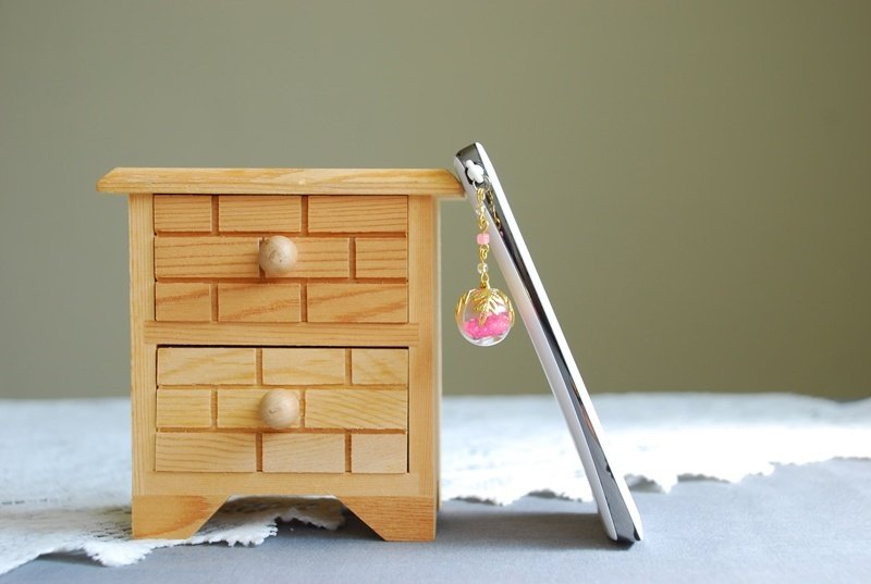 [水晶球吊饰/防尘塞] 冬季幻想(水蓝)、纯情爱恋(桃红) 限量1～2个 - 吊饰 - 玻璃 多色