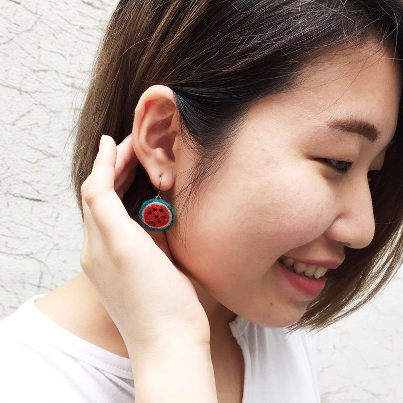 【好好吃呦! 西瓜羊毛毡耳环】 - 耳环/耳夹 - 羊毛 红色