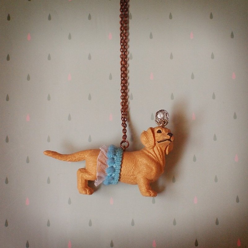 / 动物园 / 华丽的冒险 – 奶油 腊肠狗 钥匙圈 - 项链 - 塑料 咖啡色