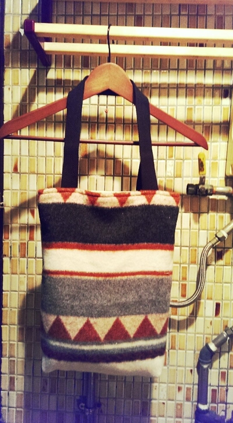 *Lan手做布包-毛料布 - 侧背包/斜挎包 - 其他材质 咖啡色