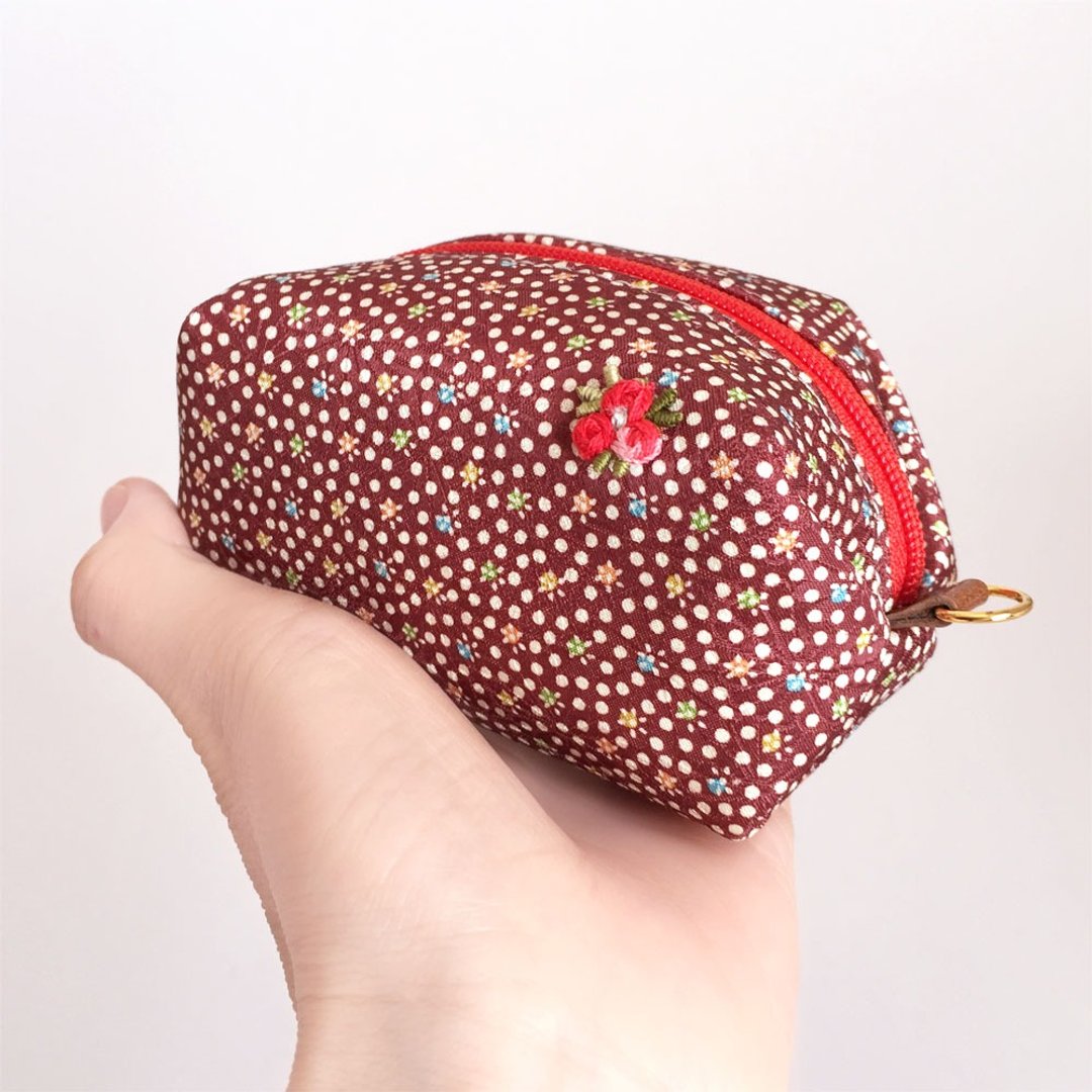 Pouch with Japanese traditional pattern, Kimono (Small) - 化妆包/杂物包 - 其他材质 咖啡色