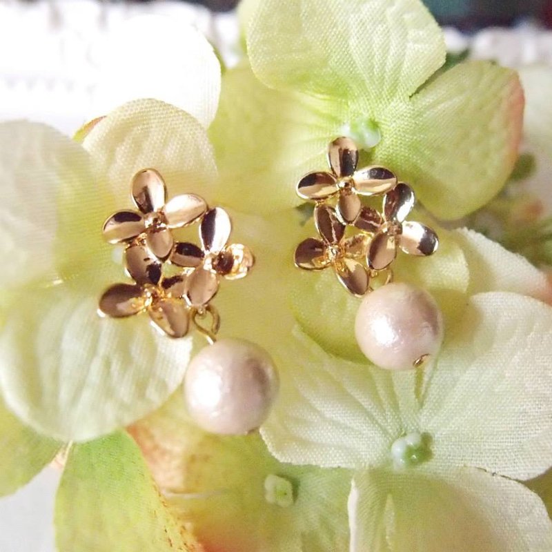 小花束 棉花珍珠花环 - 耳环/耳夹 - 其他材质 金色