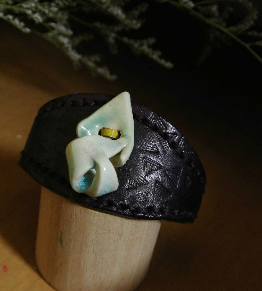 【 T - C 】手环 手镯 皮革 牛皮 日本白瓷 瓷器  限量 自然釉色 无限看不腻色调 摄氏1350高温烧制 - 手链/手环 - 瓷 