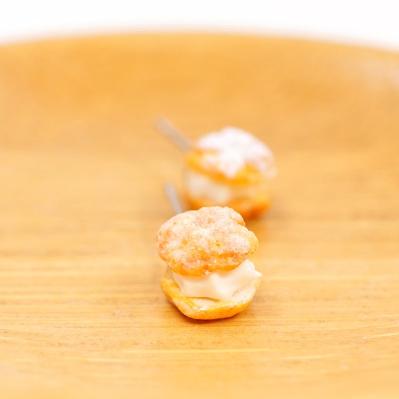 Playful Design 泡芙耳环 - 耳环/耳夹 - 粘土 卡其色