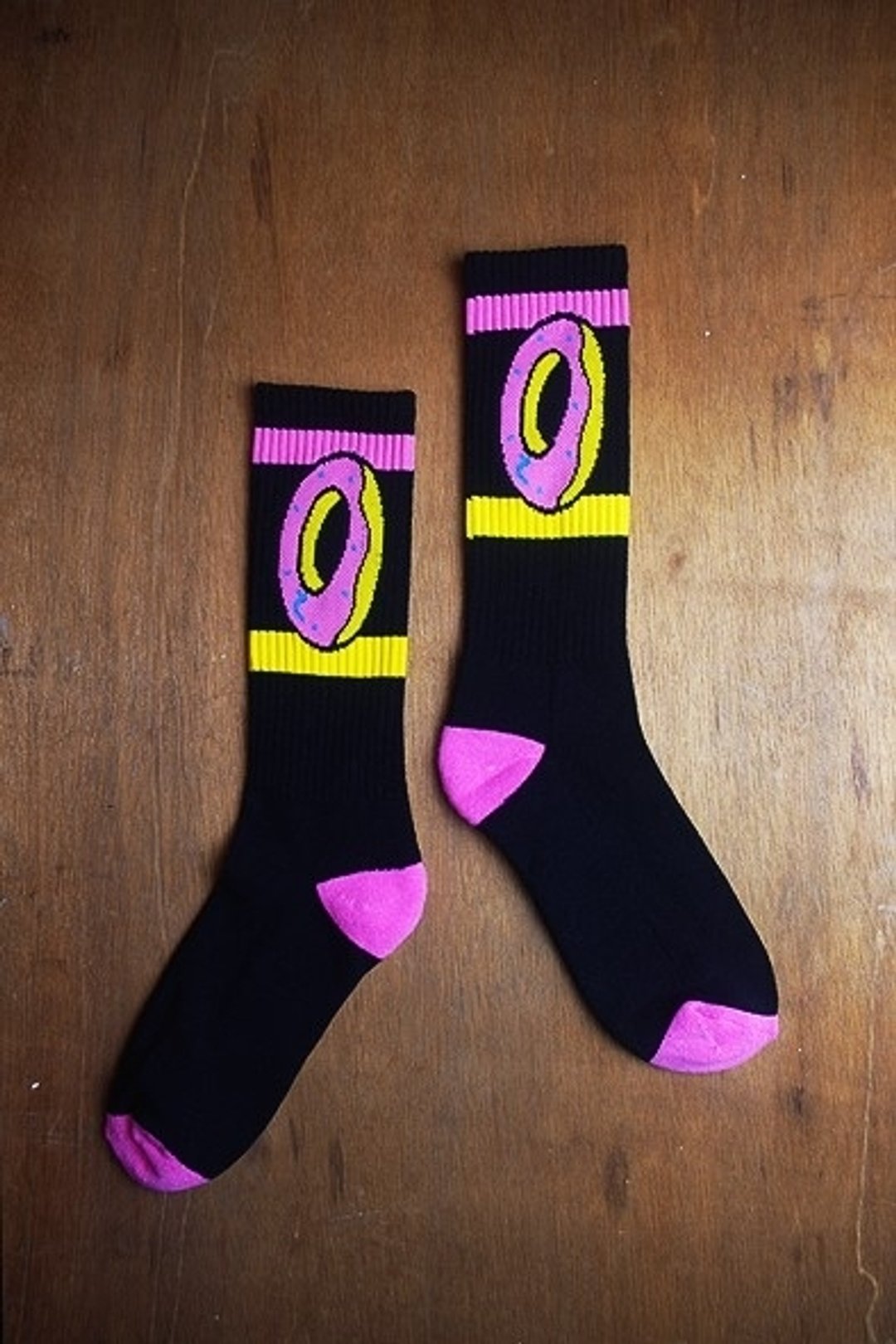 黑甜甜圈袜!!夏漪眺=knock your socks off !! - 袜子 - 其他材质 黑色