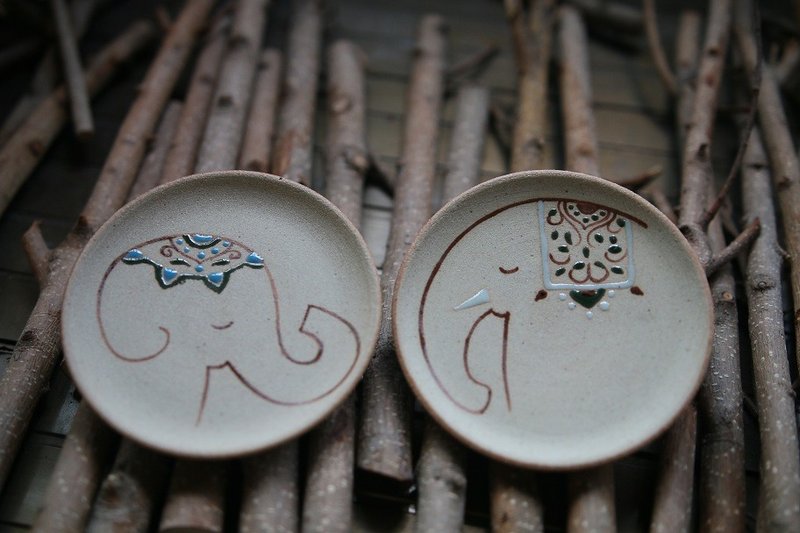 手绘小象小陶盘(单个) - 浅碟/小碟子 - 其他材质 