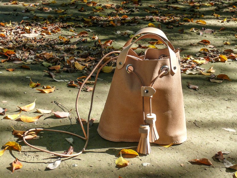 “不撞包”手工流苏水桶包（附斜背皮绳） - 侧背包/斜挎包 - 真皮 橘色