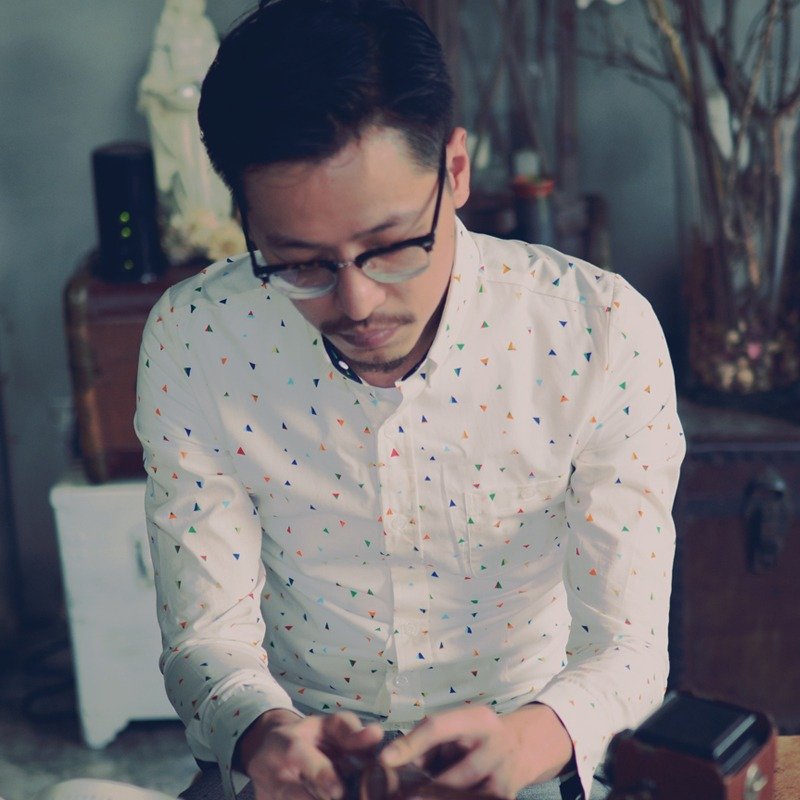 日本三角形满版印花面料白色衬衫 - 男装衬衫 - 棉．麻 白色