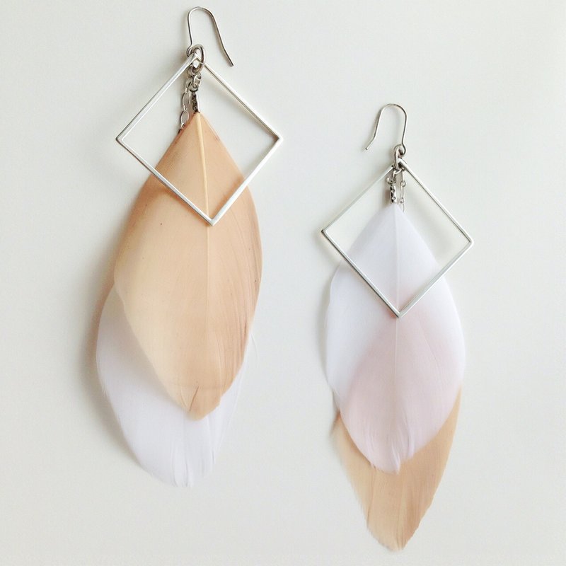 [Order production] earrings / Silver 950 SHIKAKU (square) frame & wings: Beige & White - 耳环/耳夹 - 其他金属 白色