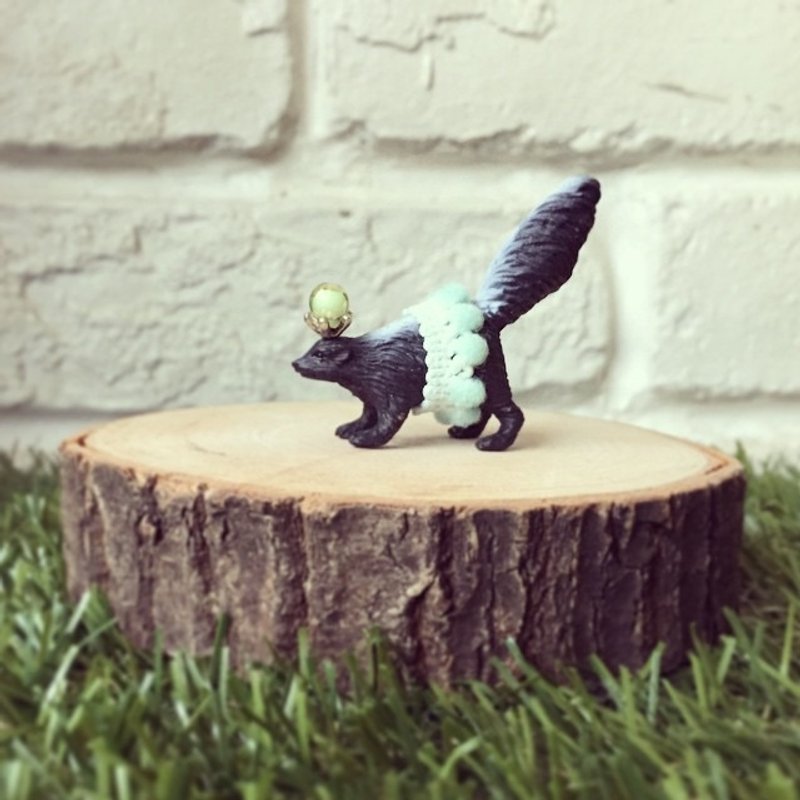 华丽的冒险 – 小臭鼬 项链 - 项链 - 塑料 灰色