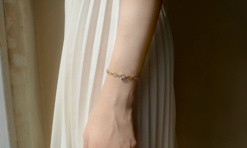 圓氐  古典镂空  蕾丝花边方型锆石手链 手工复古黄铜 - 手链/手环 - 铜/黄铜 金色