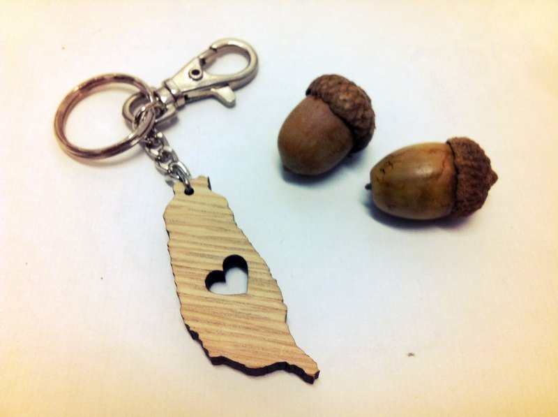 Taiwan Hearts白橡木小台湾钥匙圈吊饰 - 钥匙链/钥匙包 - 木头 卡其色