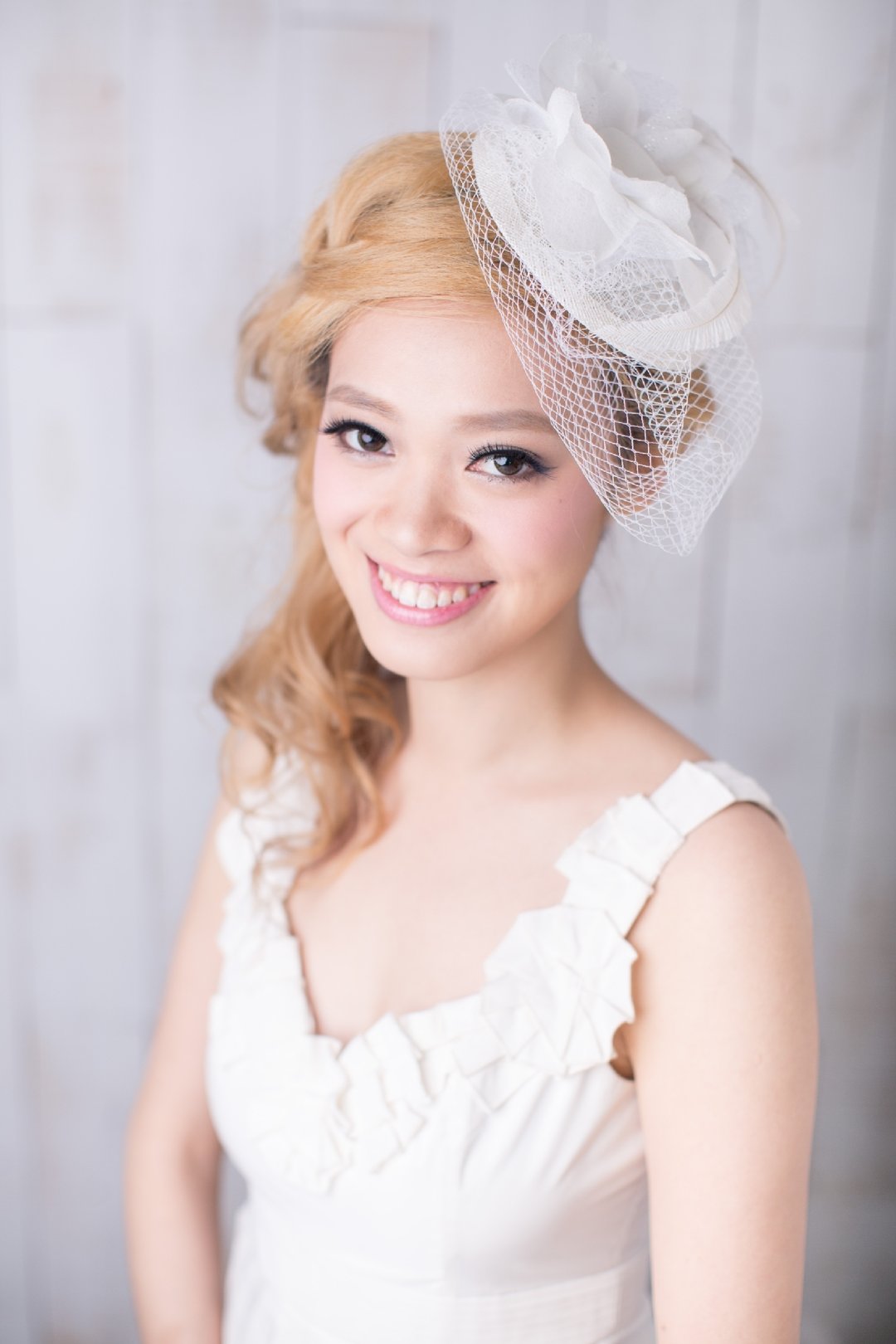《Being of Love》"Hina" 白色婚纱礼帽附面纱／新娘头饰发饰／西式婚礼手工制婚礼配饰 - 发饰 - 其他材质 白色