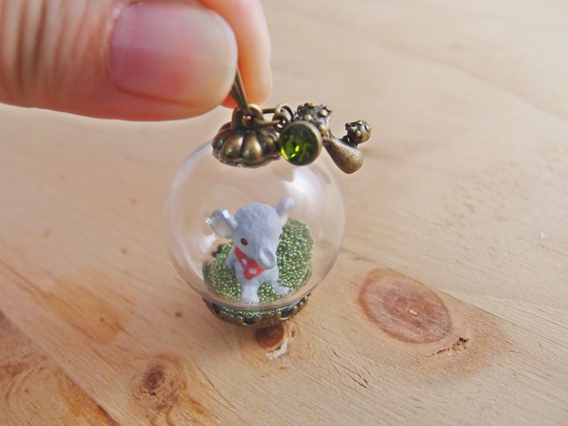 梦想水晶球 ● 坐在草地上仰望星空的小象 x 水钻 x 蘑菇 x 古铜色项链 - 长链 - 其他材质 咖啡色