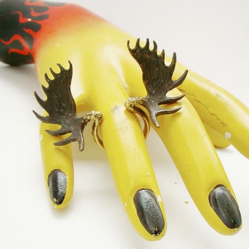 Moose horn ring in brass and oxidized antique color ,Rocker jewelry ,Skull jewelry,Biker jewelry - 戒指 - 其他金属 