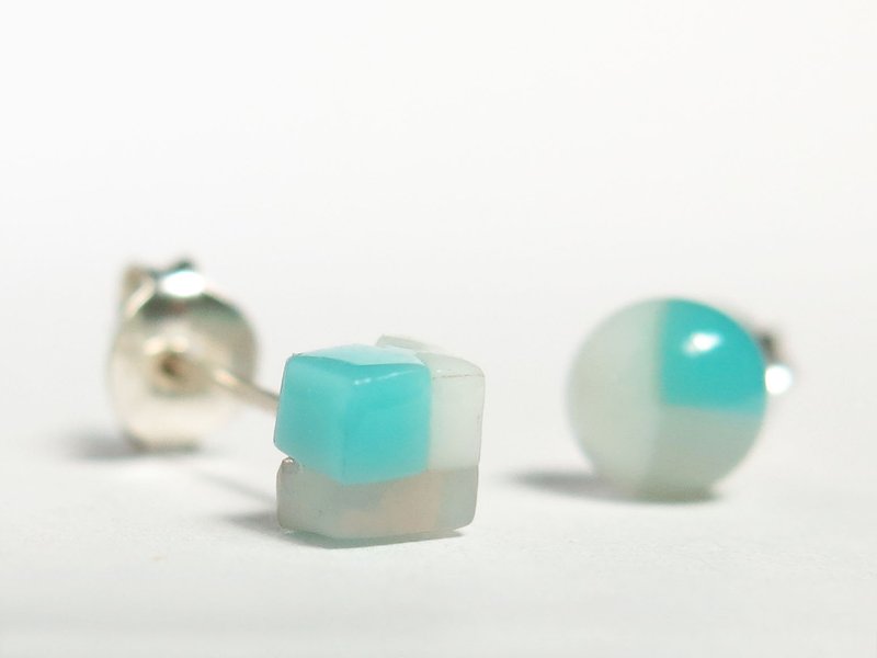 回+骰子琉璃耳环 / F3 - 耳环/耳夹 - 其他材质 蓝色