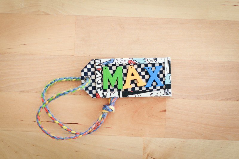 旅行中 手作行李吊牌(三个字) - 行李吊牌 - 其他材质 多色