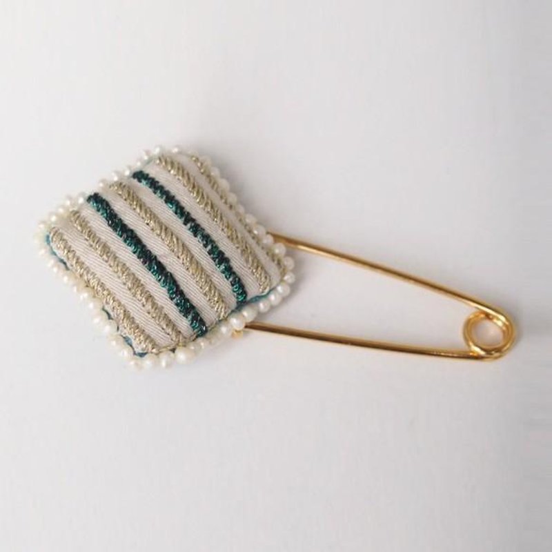 Stall brooch No. 002 [MTO] of embroidery sparkling - 胸针 - 其他材质 金色