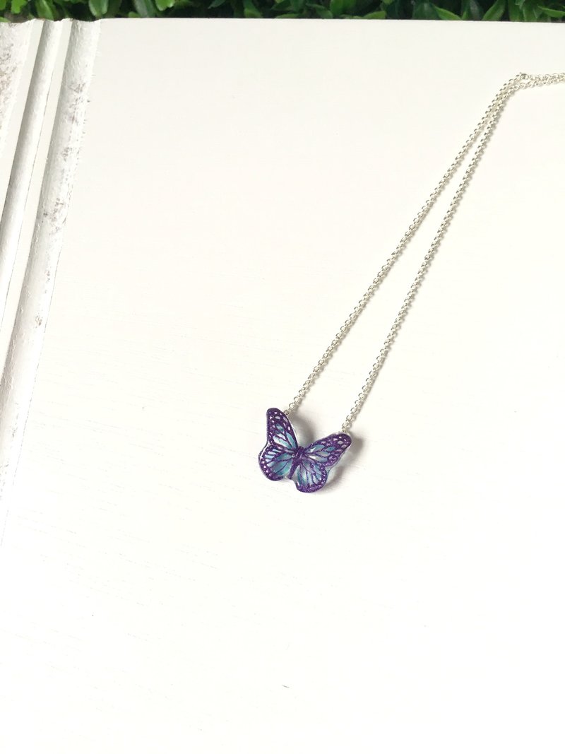 *Haku·Neko* 手绘紫色纹理粉蓝蝴蝶颈链 (中蝴蝶) - 颈链 - 压克力 紫色
