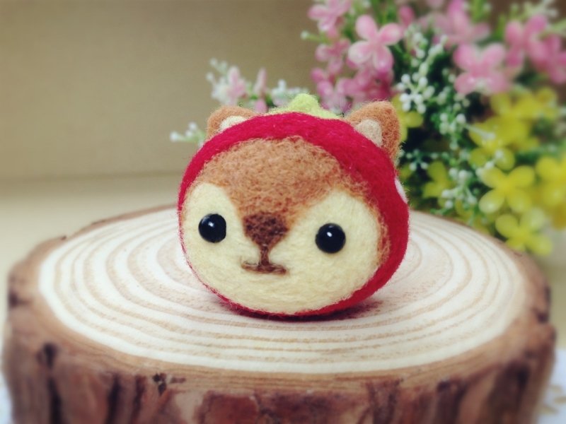 【奶油毛毛】羊毛毡可爱梦幻草莓帽小松鼠 手机吊饰 耳机塞 防尘塞 钥匙圈 生日礼物 - 手机座/防尘塞 - 羊毛 金色