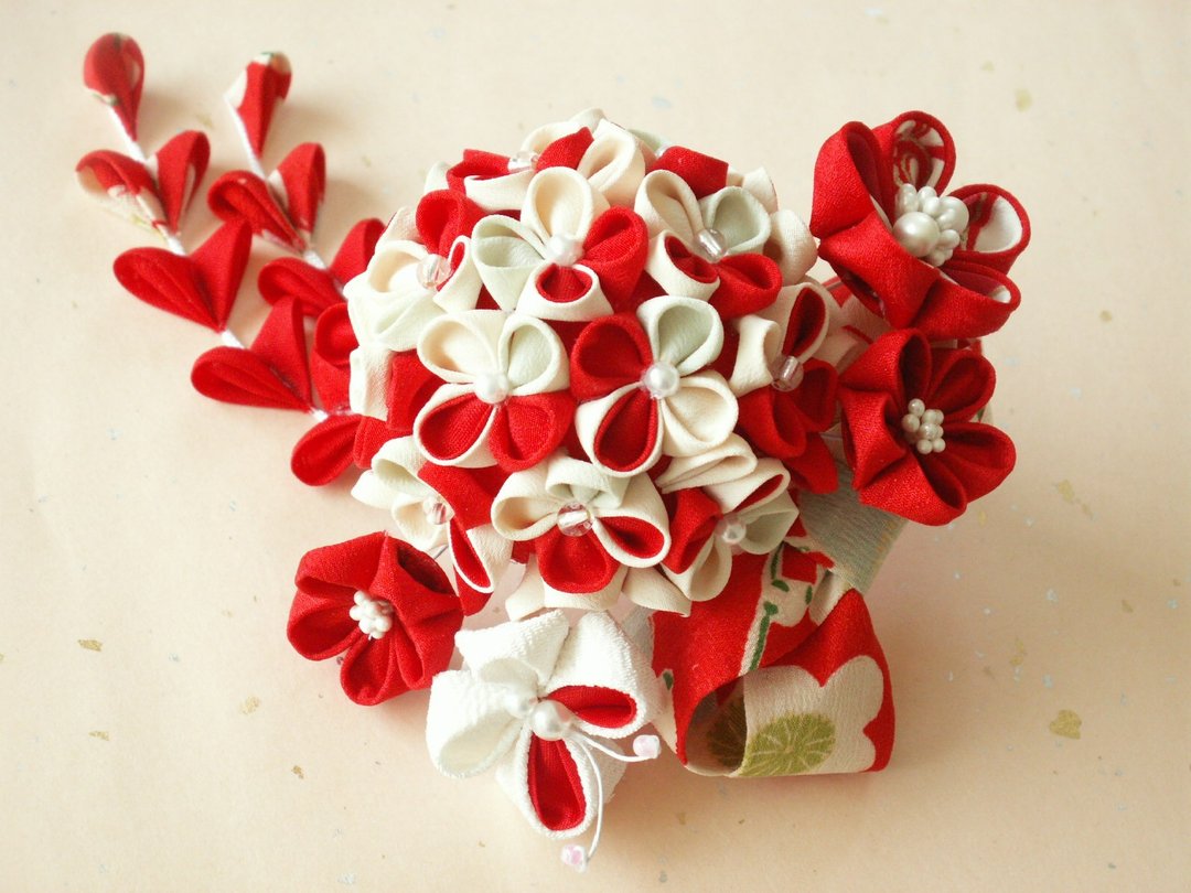Knob work hair ornament [Hydrangea motif] using old cloth - 发饰 - 其他材质 红色