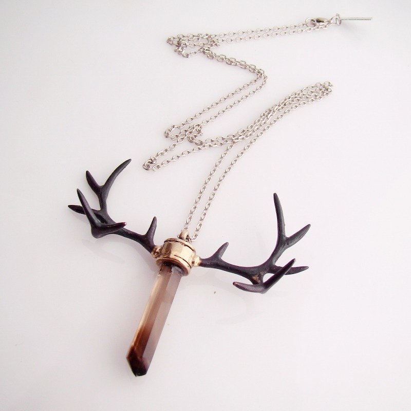 White bronze Stag horn pendant with smoky raw quartz stone and oxidized antique color - 项链 - 其他金属 