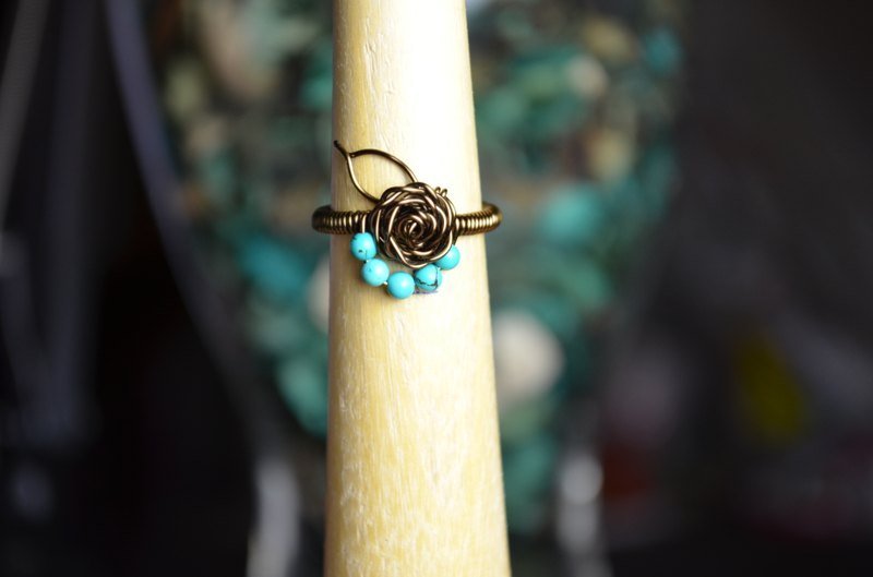 新疆绿松石复古玫瑰戒指-金属线/水晶 - 戒指 - 其他金属 咖啡色