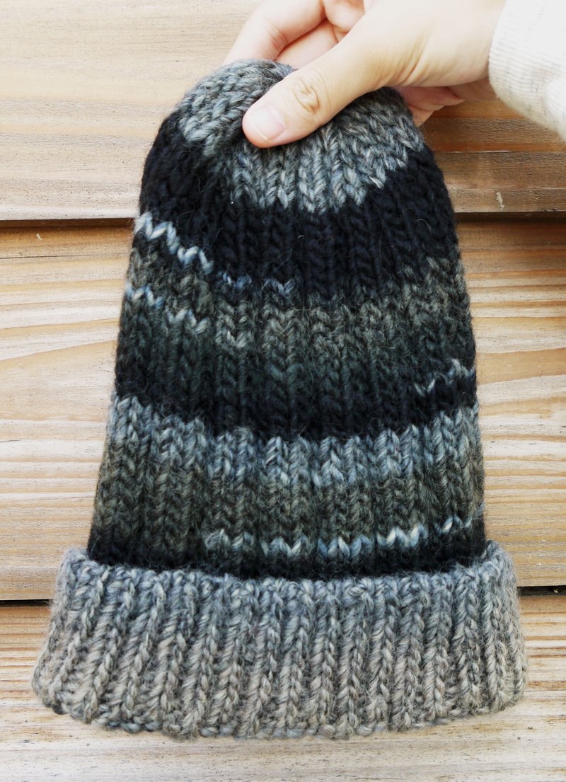 阿母100%的手做帽-百搭/黑墨绿渐层 - 帽子 - 其他材质 黑色