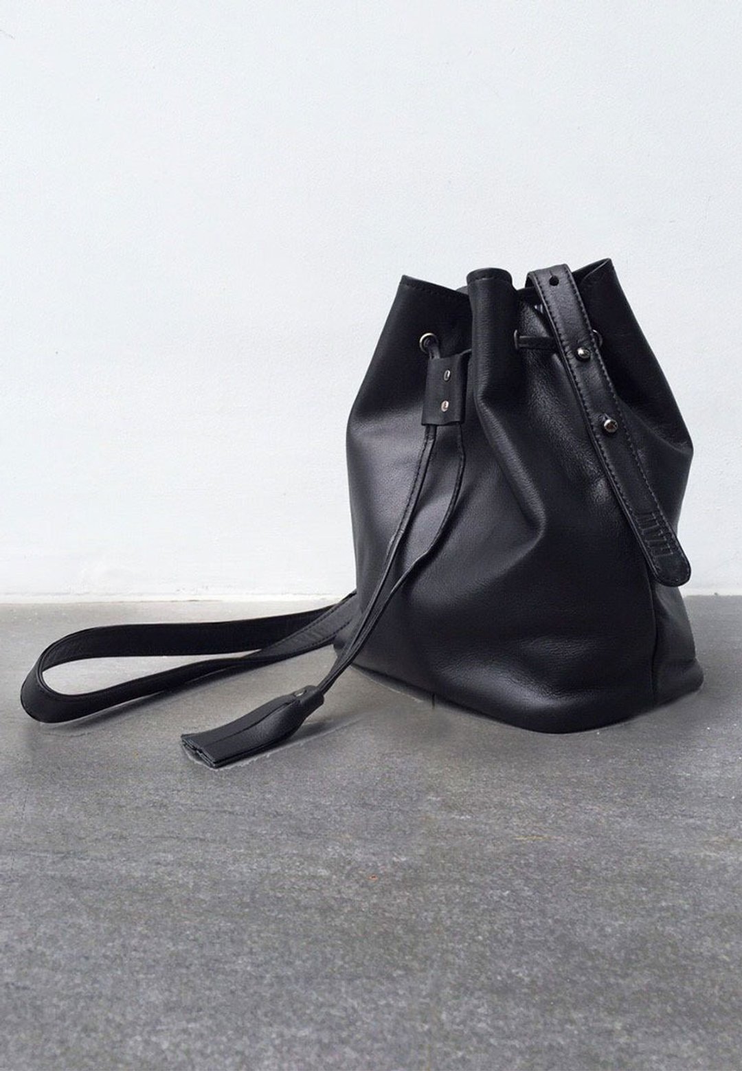 Mini Tassel Bucket Leather - 侧背包/斜挎包 - 真皮 黑色