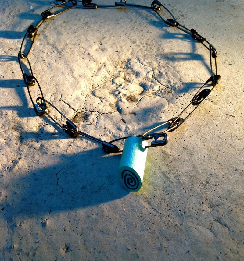 项链∞黑金别针锁喉炼—萤光绿色漩涡：庞克手工木制【限量】 - 项链 - 其他金属 黑色