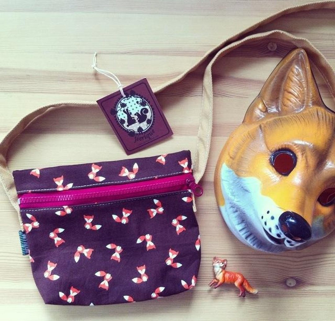 Handmade shoulder Striped Fox Orange Orange Fox Sling Bag. - 化妆包/杂物包 - 棉 咖啡色