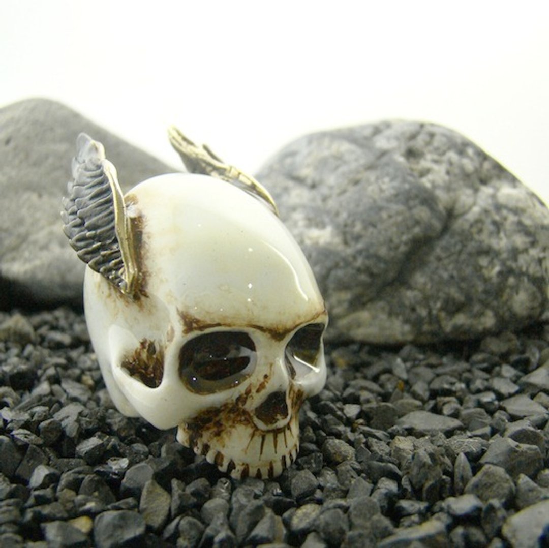Realistic Skull wing ring in brass with painting enamel ,Rocker jewelry ,Skull jewelry,Biker jewelry - 戒指 - 其他金属 