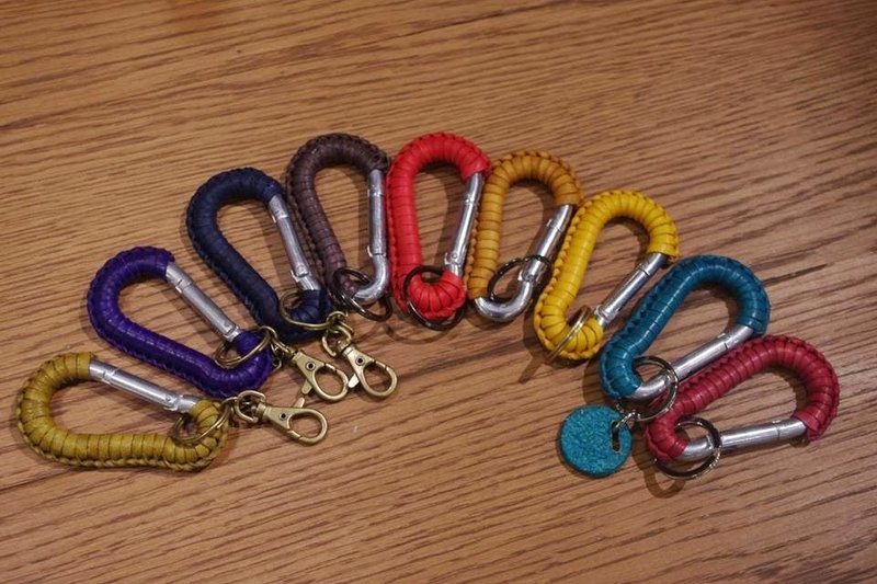 皮革编织登山钩钥匙圈免费刻字 - 钥匙链/钥匙包 - 真皮 多色