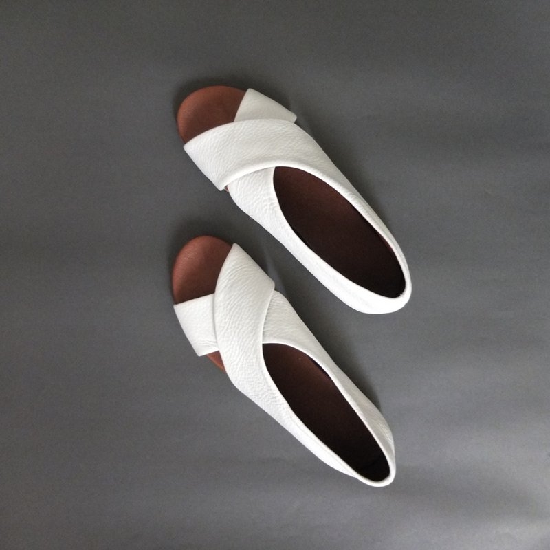 真皮宽版交岔皮带设计凉鞋(有其他颜色选择) - 女款休闲鞋 - 真皮 